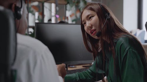 有关人, 商量, 坐的免费素材视频