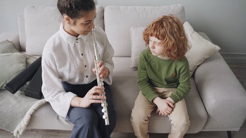 有关儿童, 吹, 吹奏乐器的免费素材视频