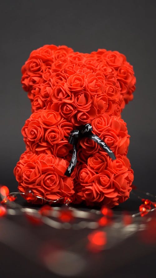 红色泰迪熊形礼物 · 免费素材视频