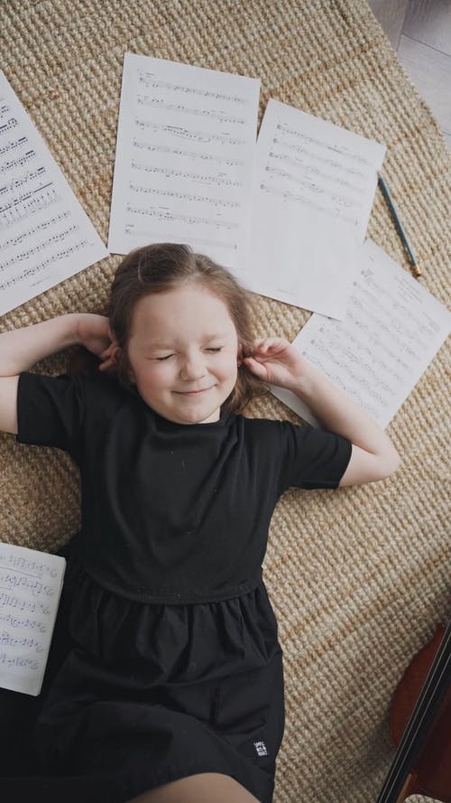 有关儿童, 包围, 垂直视频的免费素材视频