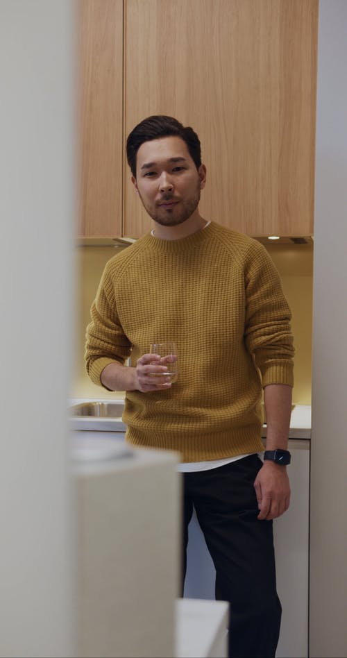 有关3C用品, 人, 垂直视频的免费素材视频