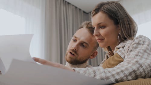 有关一对, 买房子, 人的免费素材视频