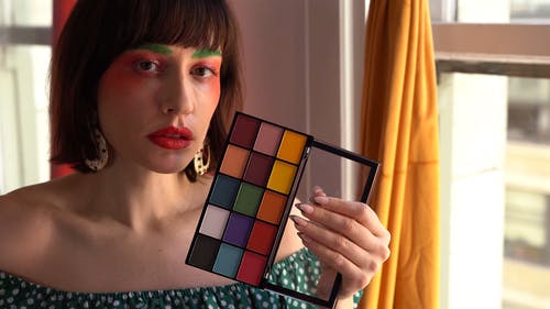 有关修剪指甲, 化妆, 女人的免费素材视频