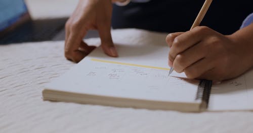 有关床, 手, 打字的免费素材视频