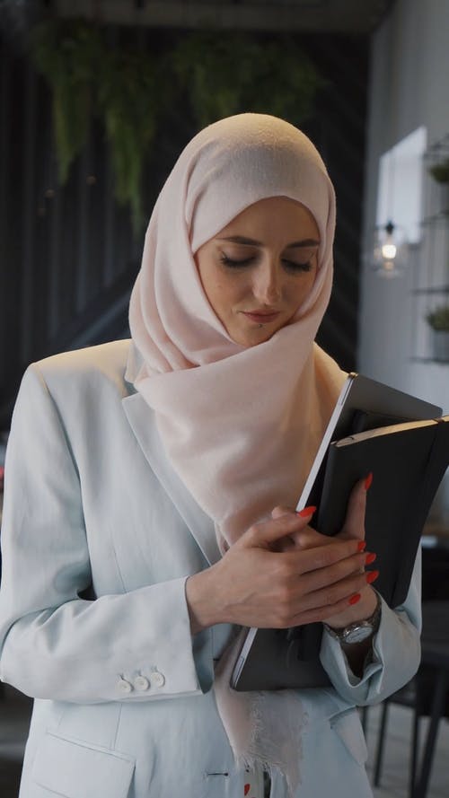 有关垂直视频, 头巾, 女人的免费素材视频