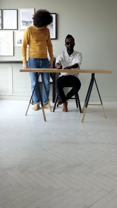 有关主导, 休闲装, 低角度视图的免费素材视频