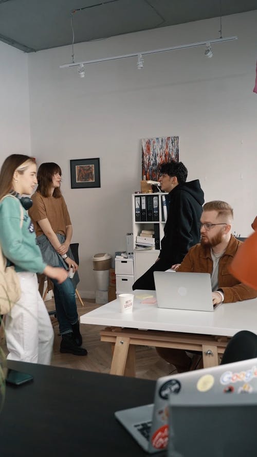 有关问候, 垂直视频, 女性的免费素材视频