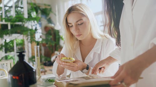 有关女人, 女士, 室内的免费素材视频