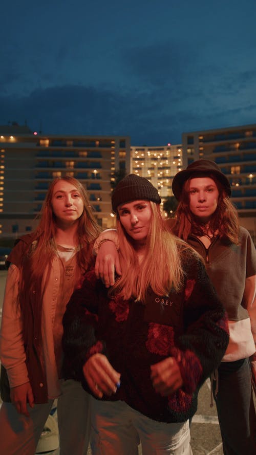 有关一起, 垂直视频, 女性的免费素材视频