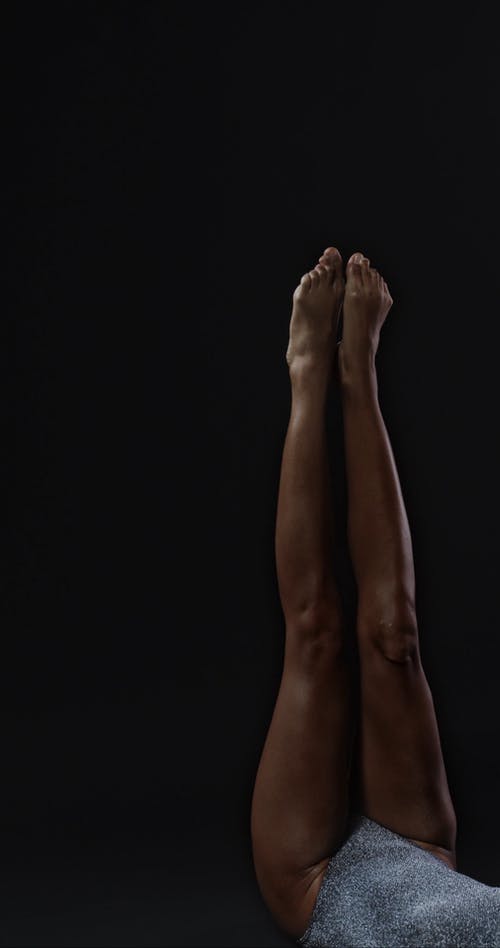 有关交叉的双腿, 伸展, 健康的免费素材视频