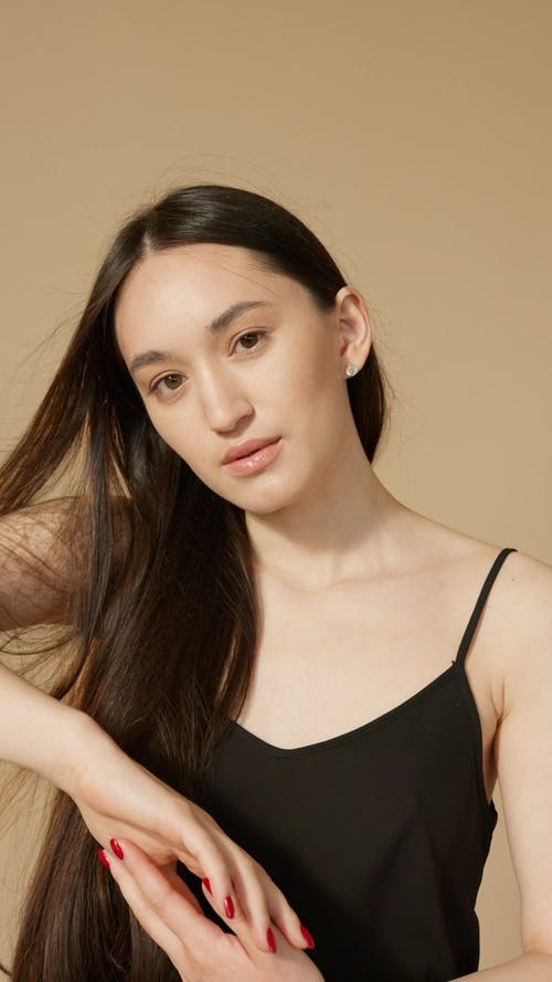 有关人, 咖啡色头发的女人, 垂直视频的免费素材视频