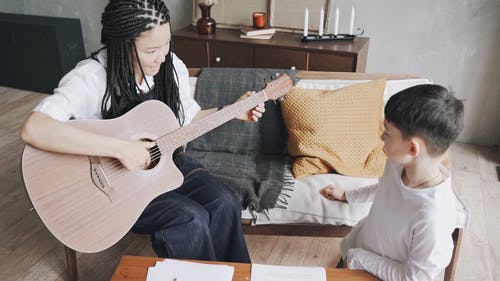 有关人, 原声吉他, 吉他弦的免费素材视频