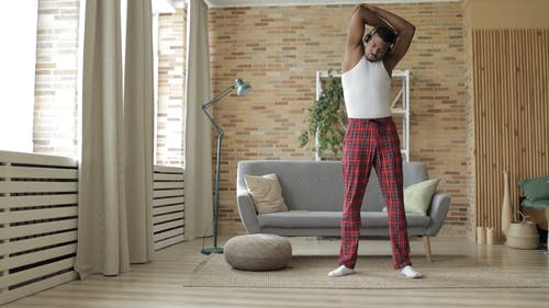 有关Throw Pillows, 伸展, 健康的免费素材视频