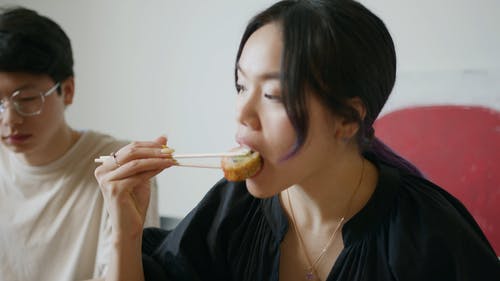 有关人, 吃, 寿司的免费素材视频