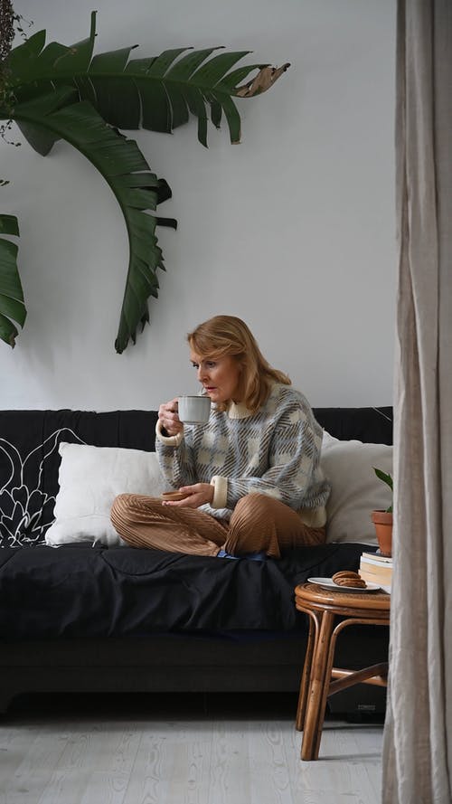 有关不快乐, 伤心, 喝咖啡的免费素材视频