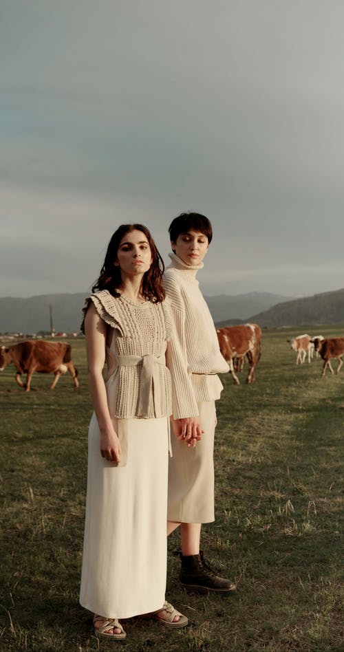 有关严肃, 垂直视频, 女性的免费素材视频