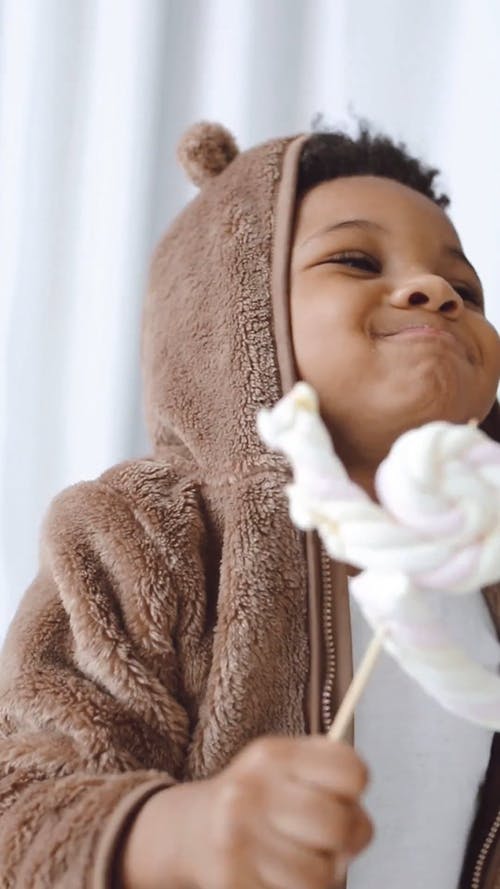 有关吃, 垂直视频, 握住的免费素材视频