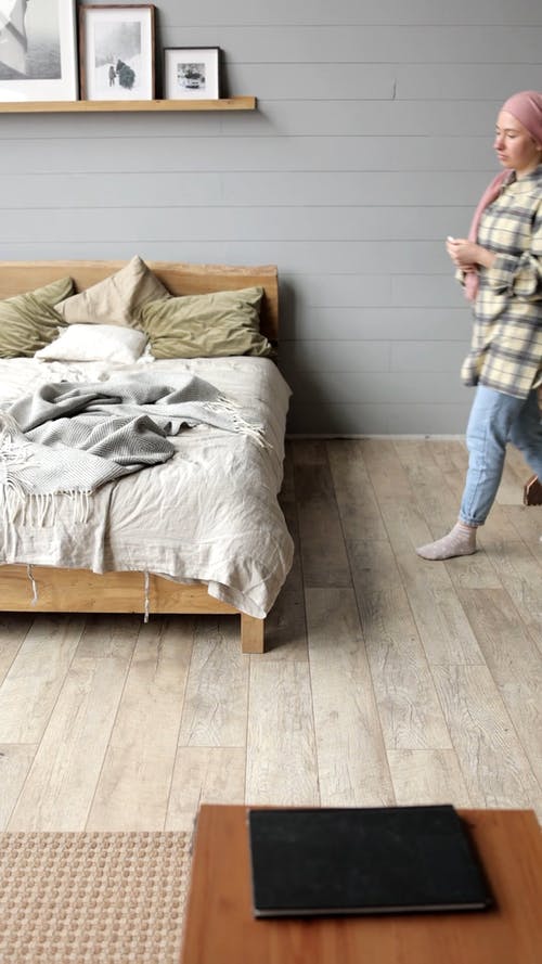 有关人, 坐, 垂直视频的免费素材视频