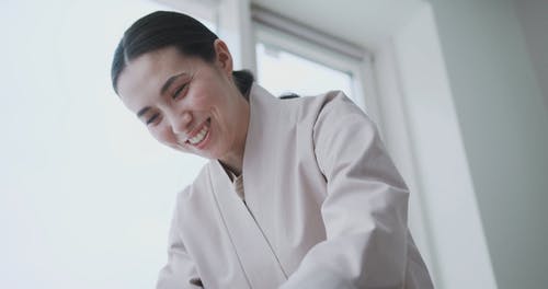 有关享受, 低角度拍摄, 咖啡色头发的女人的免费素材视频