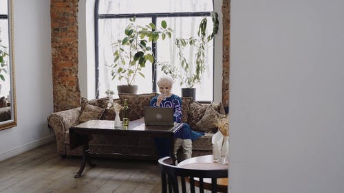 有关互联网, 人, 化妆的免费素材视频