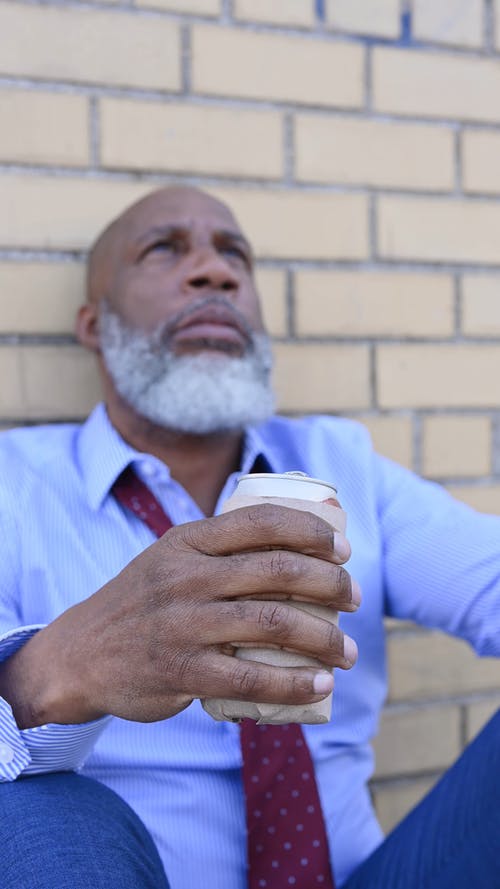 有关人, 伤心, 向上看的免费素材视频