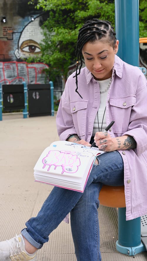 有关人, 刺青, 坐的免费素材视频