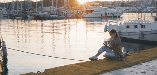 有关坐, 女人, 年轻的免费素材视频