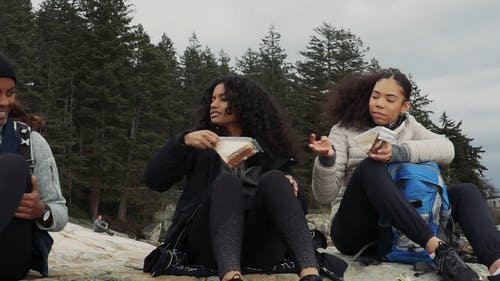 有关三明治, 人, 分享的免费素材视频