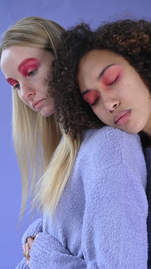 有关一对, 垂直视频, 拥抱的免费素材视频