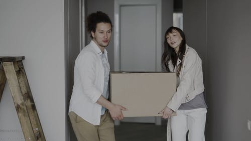 有关一对, 人, 伸出援手的免费素材视频