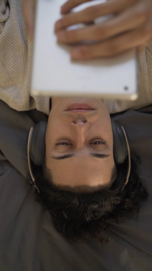 有关3C用品, 上下翻转, 人的免费素材视频