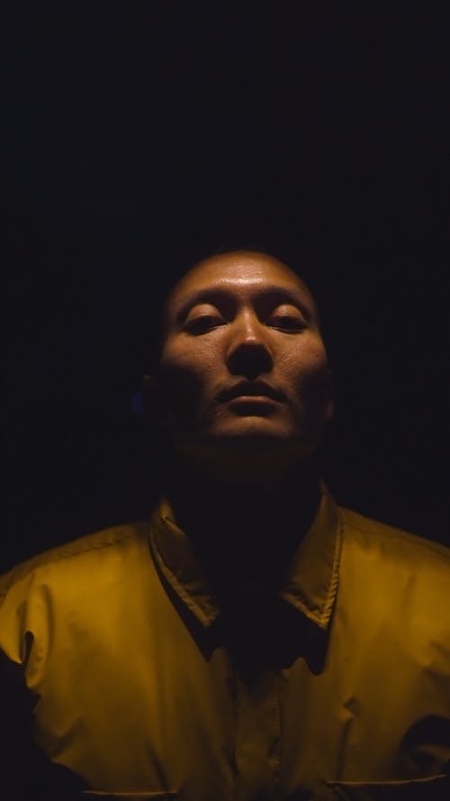 有关中等特写, 家伙, 垂直视频的免费素材视频