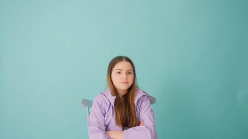 有关不高兴, 向上, 女孩的免费素材视频