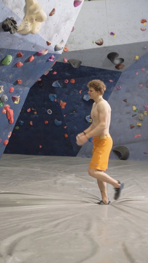 有关人, 保险, 垂直视频的免费素材视频