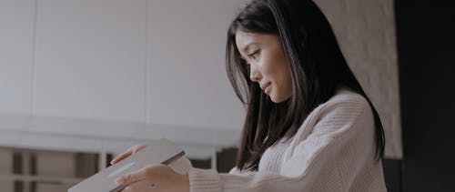 有关低角度拍摄, 室内, 小工具的免费素材视频