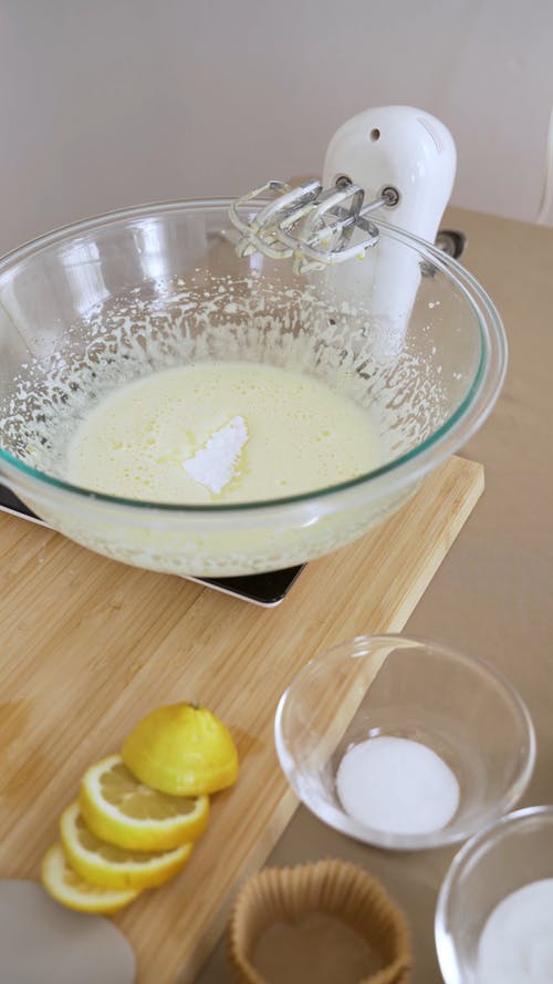 有关人, 垂直视频, 室内的免费素材视频