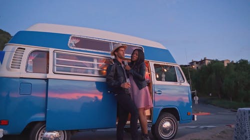 有关一对, 修剪指甲, 公路旅行的免费素材视频