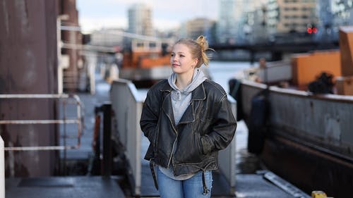 有关女人, 指, 桥的免费素材视频