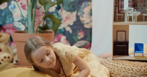 有关休息, 在地上, 在家的免费素材视频