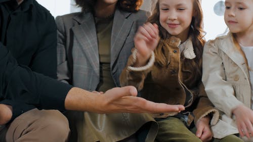 有关一起, 乱堆, 家人的免费素材视频