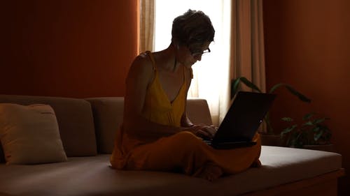 有关互联网, 光, 卧室室内的免费素材视频