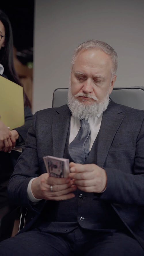 有关人, 垂直视频, 室内的免费素材视频