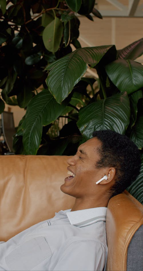 有关侧面图, 坐下, 垂直视频的免费素材视频