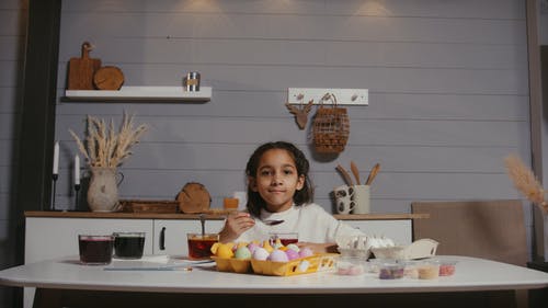 有关乾燥花, 儿童, 女孩的免费素材视频