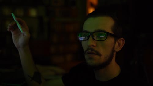 有关人, 写下来, 在家的免费素材视频