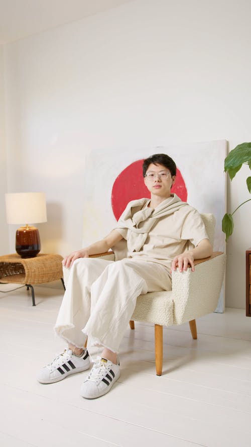 有关交叉的双腿, 人, 垂直视频的免费素材视频