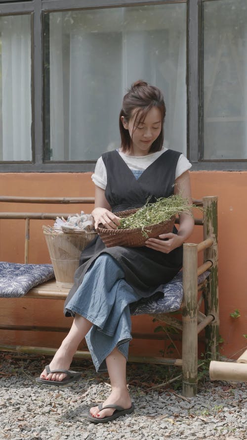 有关@户外, 卵石, 坐的免费素材视频