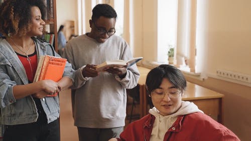 有关图书馆, 多样化, 微笑的免费素材视频