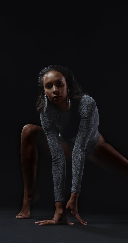 有关伸展, 垂直视频, 女人的免费素材视频