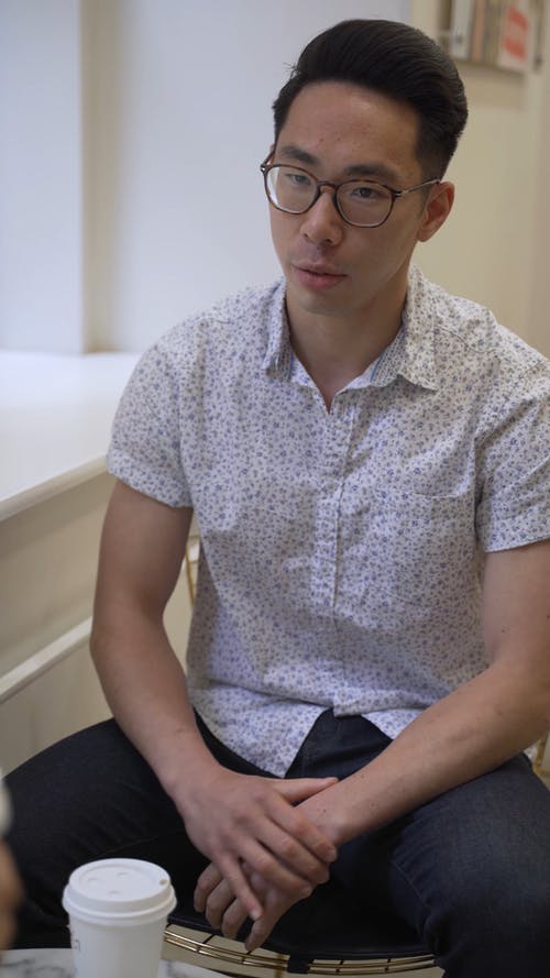 有关人, 垂直视频, 眼镜的免费素材视频